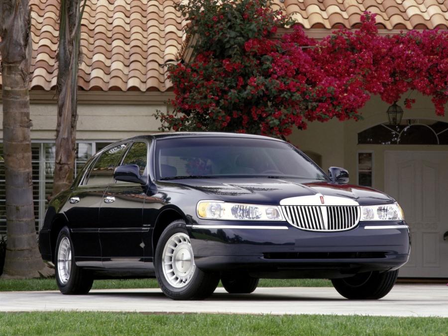  Lincoln Town Car 1998 года  (фото 12 из 77)